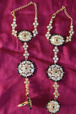 Load image into Gallery viewer, Divya Bridal Necklace Set
